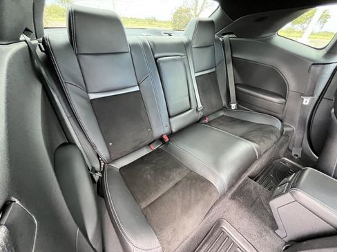 Used 2014 Dodge Challenger R/T image 21