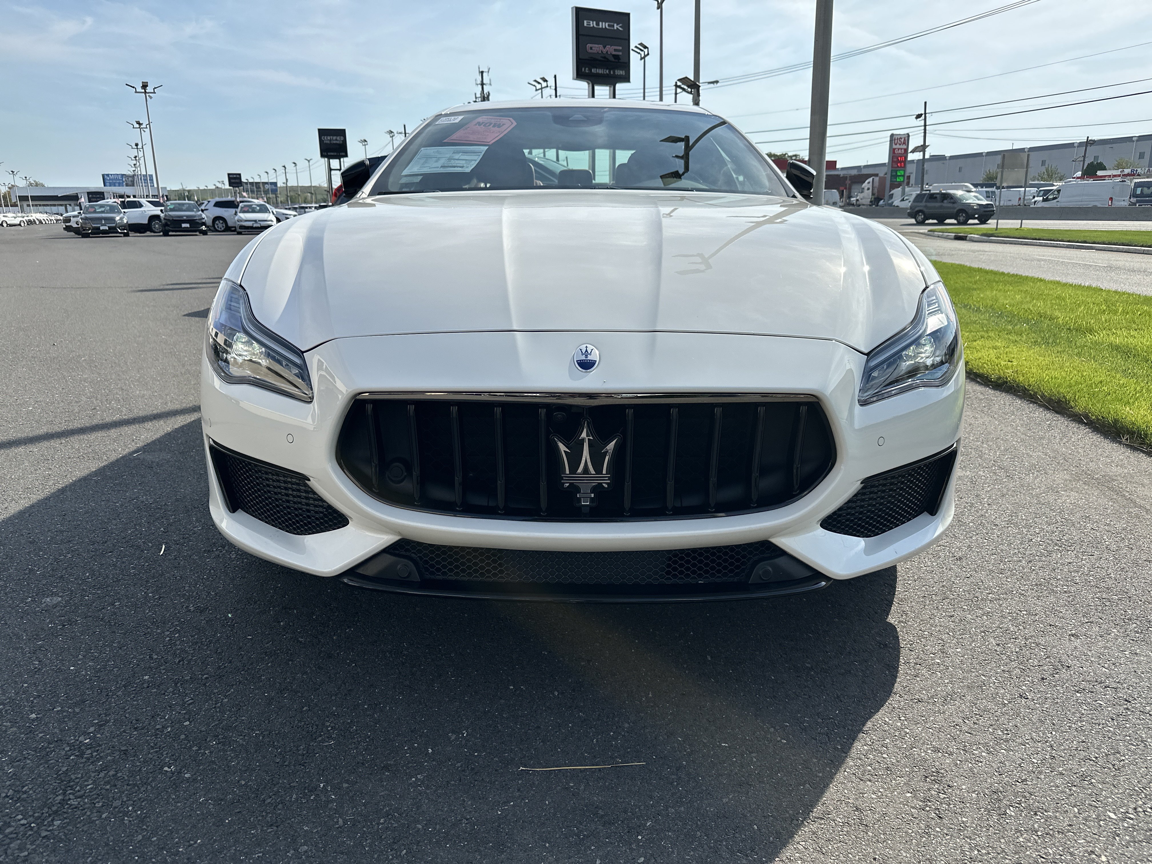 Used 2023 Maserati Quattroporte Modena Q4 AWD/4WD image 2