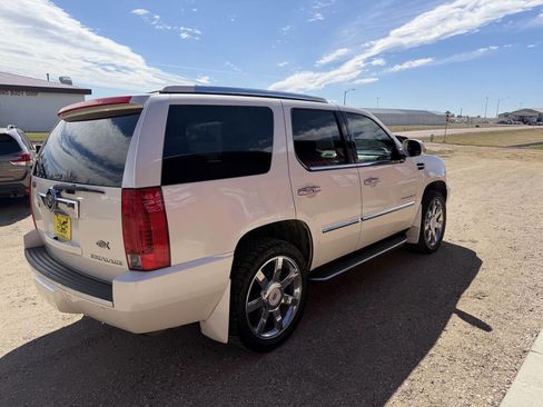 Used 2009 Cadillac Escalade AWD image 6