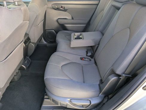 Used 2024 Toyota Highlander LE image 23