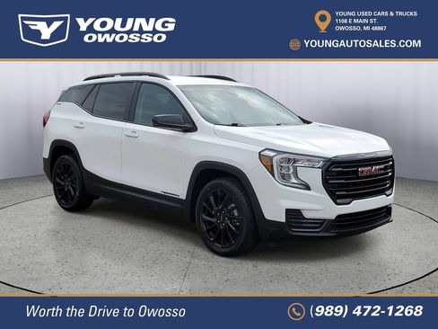 Certified 2023 GMC Terrain SLE w/ Driver Convenience Package FWD image 2