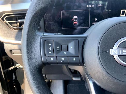 Used 2025 Nissan Kicks SV w/ SV Premium Package FWD image 24