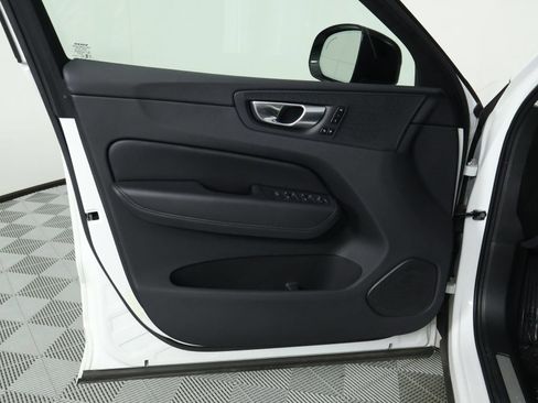 Certified 2023 Volvo XC60 B5 Plus w/ Climate Package FWD image 17