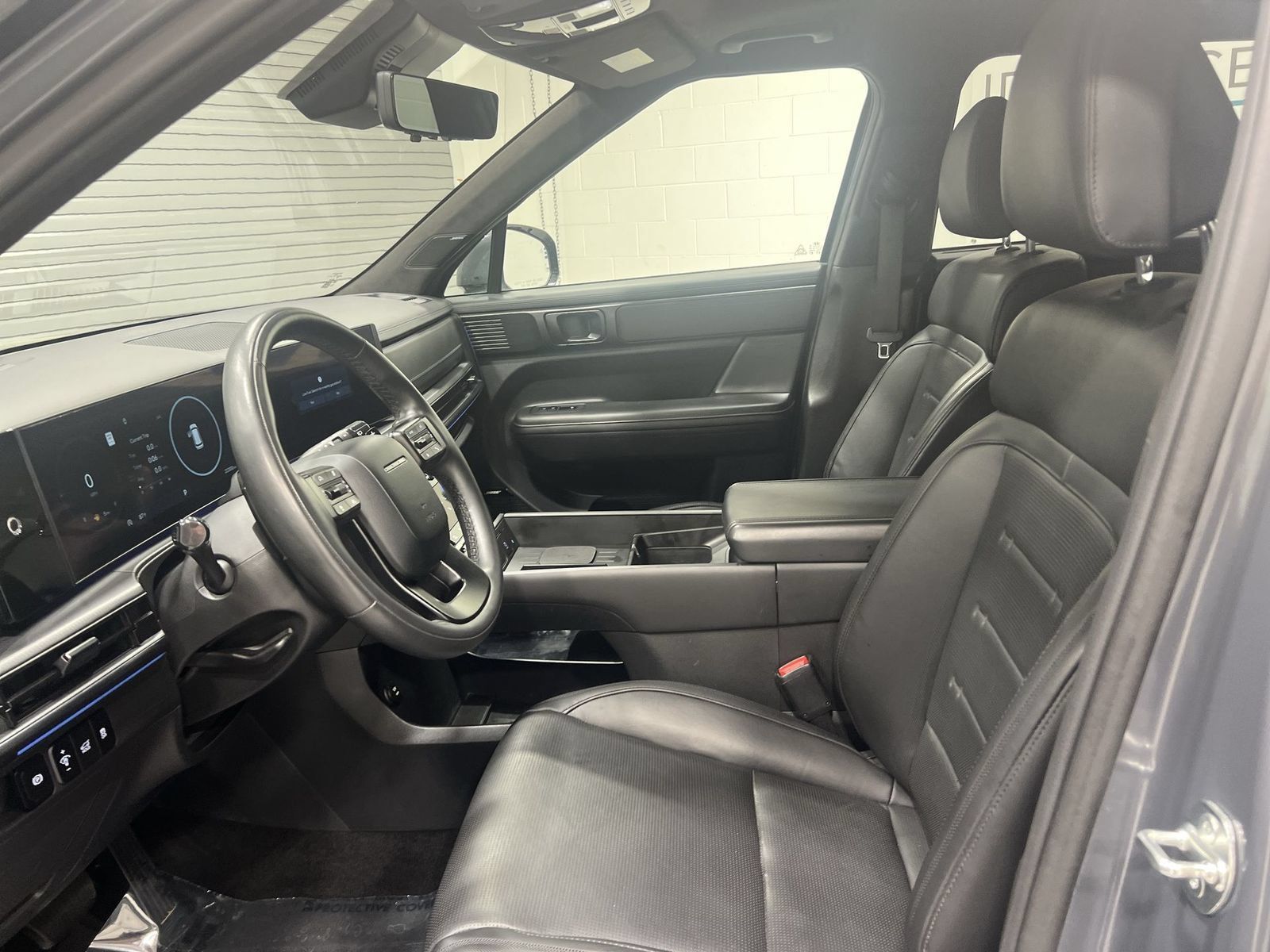Used 2025 Hyundai Santa Fe Calligraphy AWD/4WD image 11