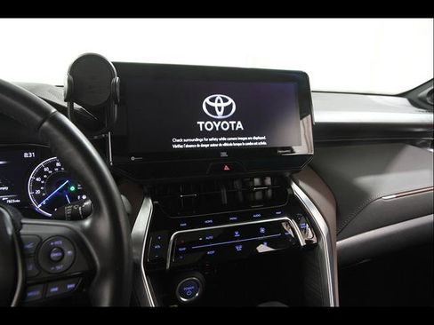 Used 2022 Toyota Venza Limited AWD/4WD image 9