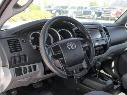 Used 2013 Toyota Tacoma Base image 17