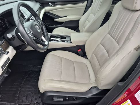 Used 2018 Honda Accord Touring image 16