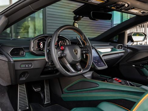 Used 2024 Lamborghini Revuelto image 32