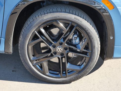 Certified 2025 Volkswagen Tiguan SE R-Line image 15