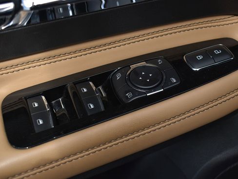 Used 2021 Lincoln Corsair Reserve w/ Equipment Group 201A image 14