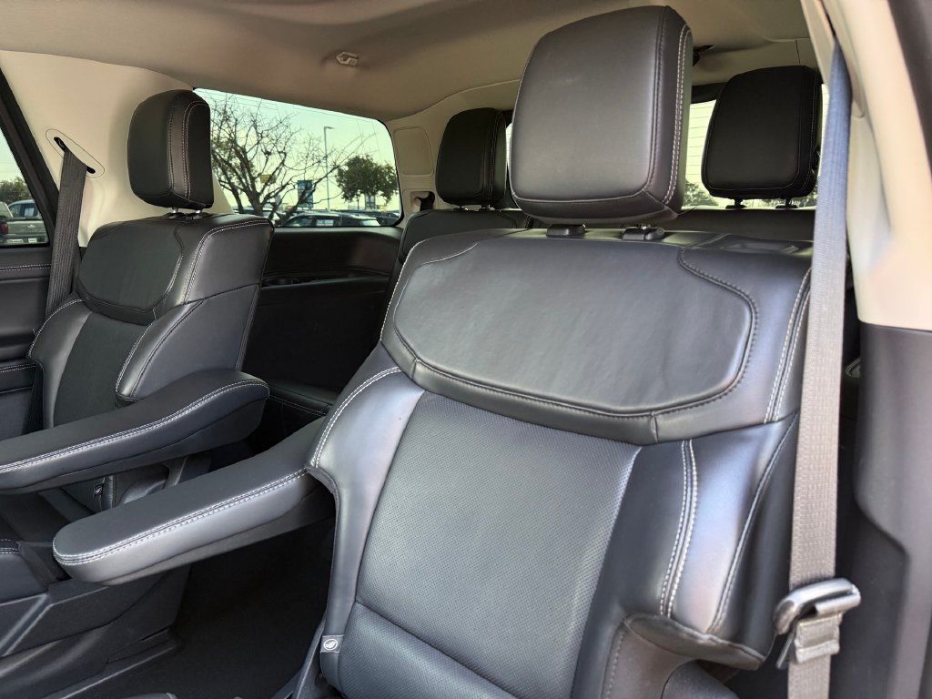 Used 2025 Ford Expedition Platinum AWD/4WD image 18