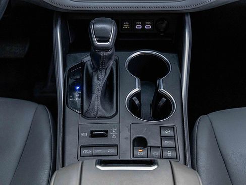 Used 2023 Toyota Highlander AWD image 13