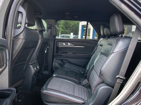 Used 2025 Ford Explorer ST-Line w/ ST-Line Street Pack AWD/4WD image 8