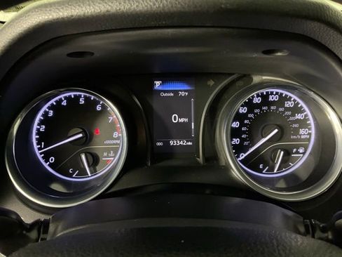 Used 2018 Toyota Camry LE image 25