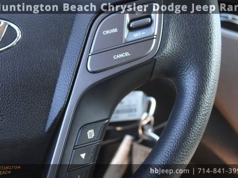 Used 2018 Hyundai Santa Fe SE image 16