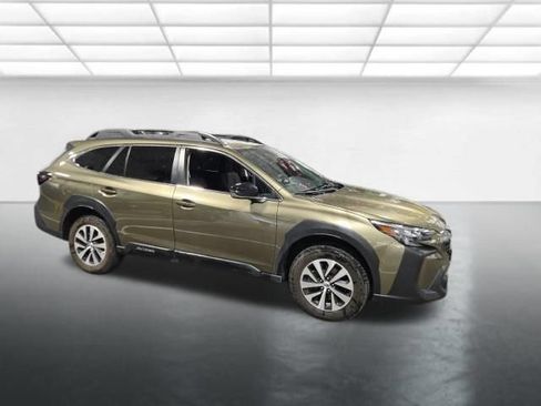Used 2025 Subaru Outback Premium AWD/4WD image 3