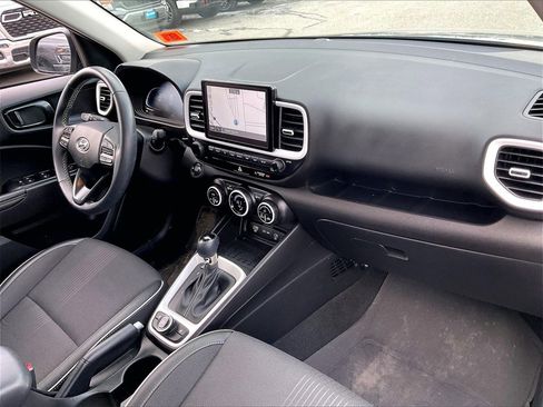 Used 2024 Hyundai Venue Limited image 13
