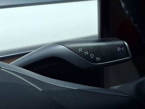 Used 2022 Tesla Model Y Long Range AWD/4WD image 18