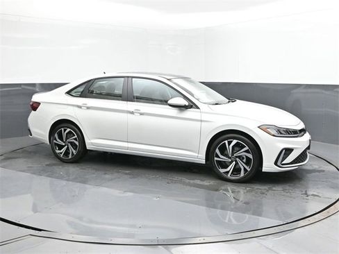 New 2025 Volkswagen Jetta SEL image 17