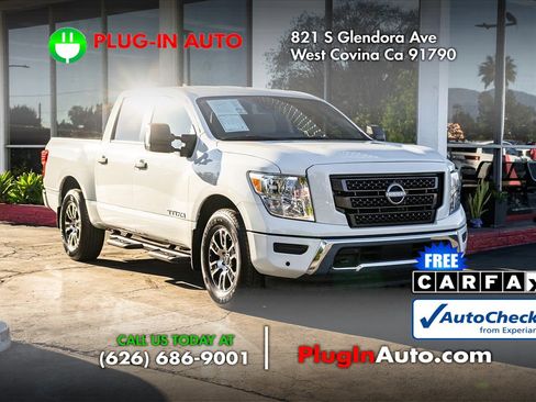 Used 2024 Nissan Titan SV w/ SV Convenience Package image 3