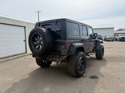 Used 2018 Jeep Wrangler Unlimited Sahara image 7