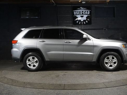 Used 2015 Jeep Grand Cherokee Laredo w/ Quick Order Package 23E AWD/4WD image 9