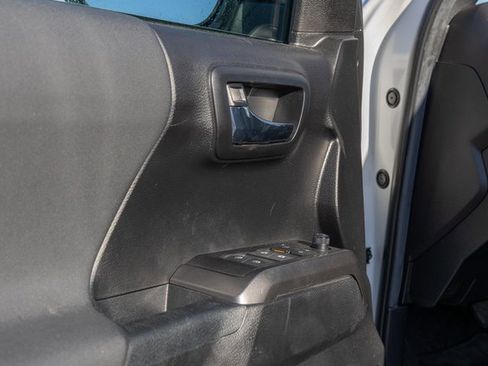 Used 2022 Toyota Tacoma TRD Off-Road image 15