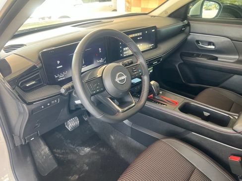 Used 2025 Nissan Kicks SR w/ SR Premium Package AWD/4WD image 6