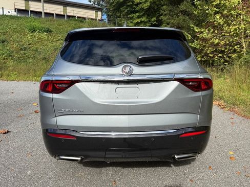Used 2024 Buick Enclave Essence image 7