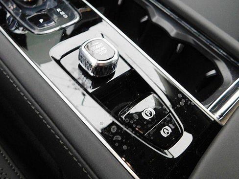 New 2026 Volvo XC90 B6 Plus w/ Protection Package Premier AWD/4WD image 19