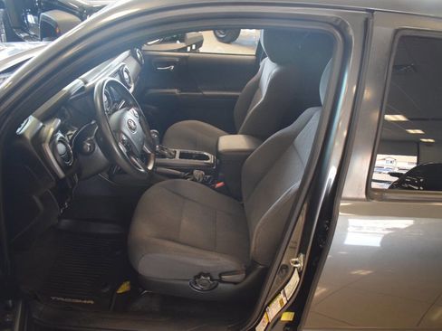 Used 2019 Toyota Tacoma TRD Sport w/ Technology Package image 54