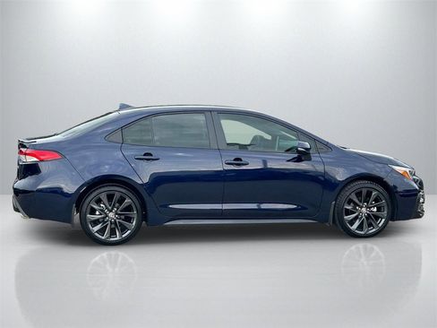 Used 2025 Toyota Corolla SE image 4