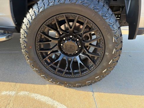 Used 2022 RAM 2500 Tradesman w/ Chrome Appearance Group AWD/4WD image 7