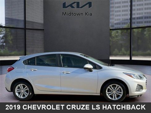 Used 2019 Chevrolet Cruze LS w/ LS Convenience Package image 2