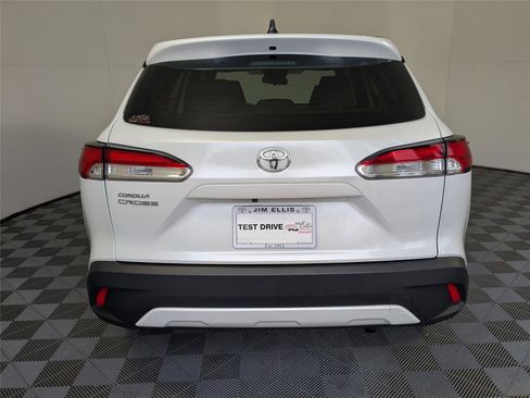 Used 2024 Toyota Corolla Cross L image 6