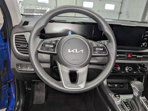 Used 2024 Kia Seltos LX AWD/4WD image 36