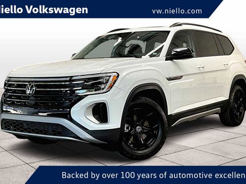 Used 2025 Volkswagen Atlas Peak Edition SE image 1