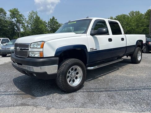 Used 2005 Chevrolet Silverado 2500 LT w/ Heavy-Duty Power Package image 4