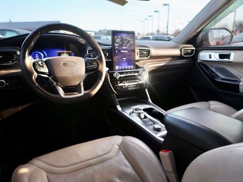 Used 2021 Ford Explorer Platinum w/ Equipment Group 601A image 32