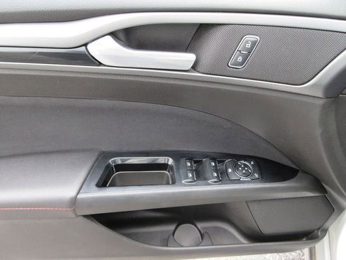 Used 2016 Ford Fusion SE w/ Equipment Group 201A image 22