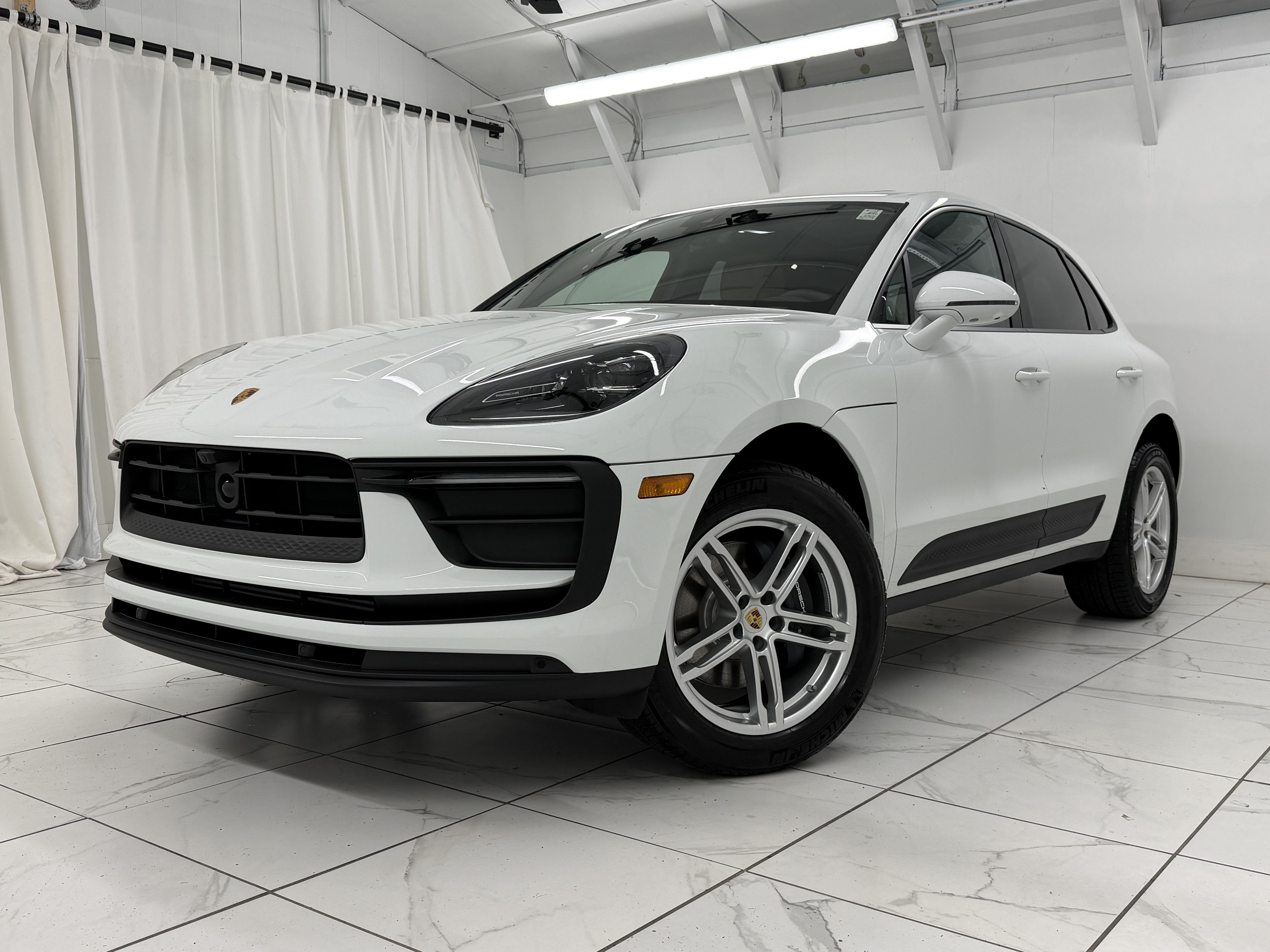 Certified 2026 Porsche Macan AWD/4WD image 7
