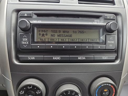 Used 2012 Toyota Corolla LE FWD image 17
