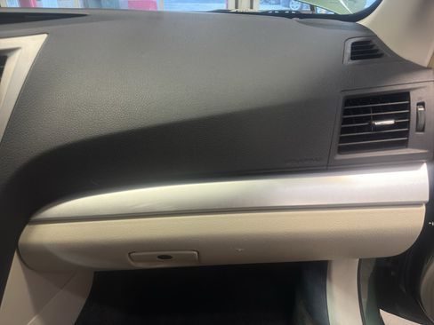 Used 2012 Subaru Outback 2.5i Premium AWD/4WD image 22