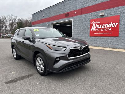 Used 2024 Toyota Highlander LE