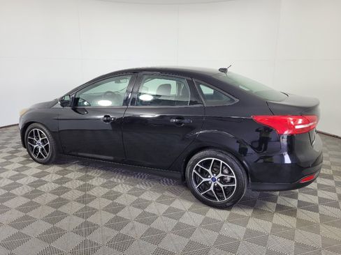 Used 2017 Ford Focus SEL FWD image 3