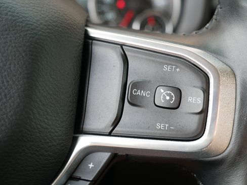 Used 2019 RAM 1500 Laramie AWD/4WD image 29