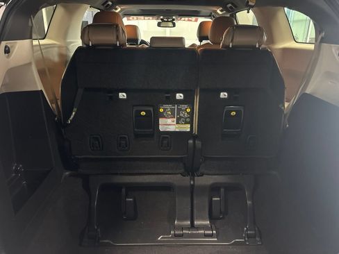 Used 2024 Toyota Sienna XLE FWD image 5