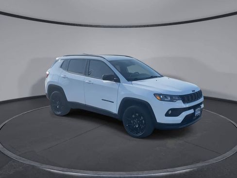 Used 2025 Jeep Compass Latitude w/ Convenience Group AWD/4WD image 2