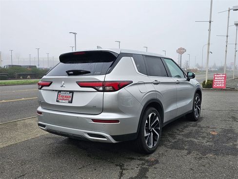 Used 2024 Mitsubishi Outlander SE image 5