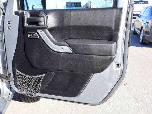 Used 2013 Jeep Wrangler Unlimited Sahara w/ Dual Top Group image 10